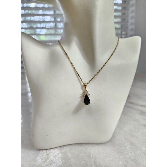 Elegant Black and Gold Necklace - Picture 3 of 8